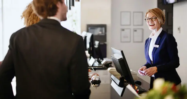 best-hospitality-resume-tactics-768x408